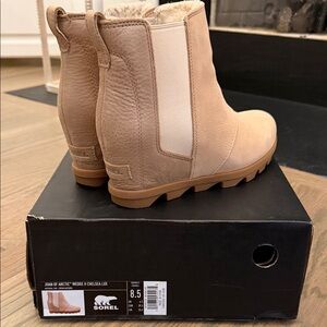Excellent Condition Sorel Women's Joan of Arctic Wedge II Chelsea Lux 8.5